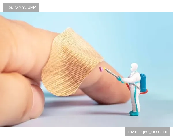 医务监督时刻:联合主赛中,场边医生两次检查选手伤口